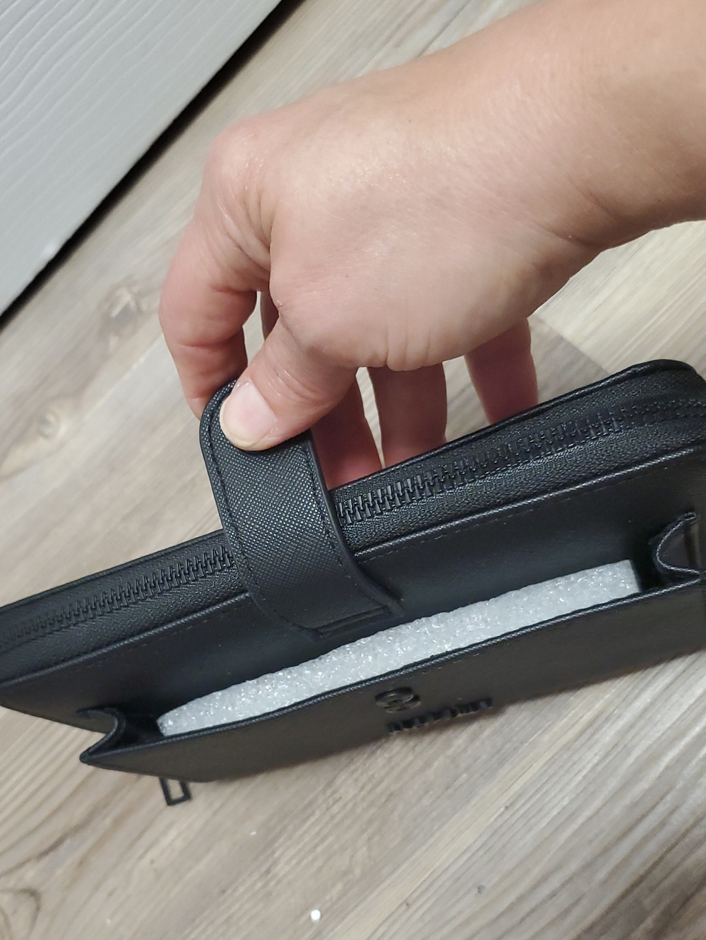 Mossimo Black Women's Zip-Around Wallet/phone Holder - Picture 2 of 4
